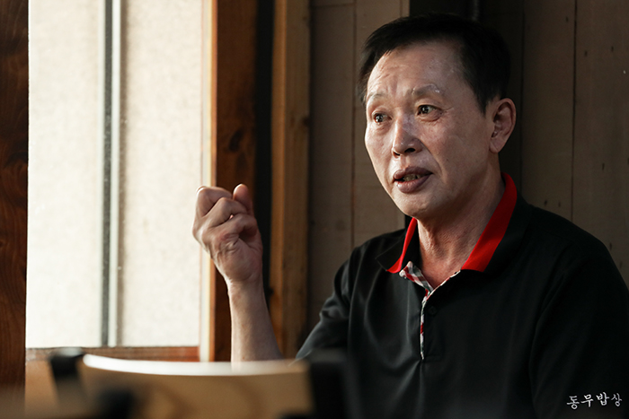 이북음식 식당 동무밥상을 운영하는 함경북도 온성 출신의 윤종철씨는 “남북정상회담이 연이어 열리면서 높아진 북한음식의 인기를 실감한다”고 말했다. 김순주 기자